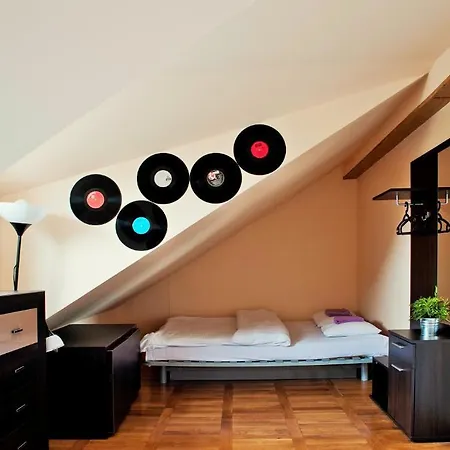 Bailando Wroclawska 25 Albergue Poznań